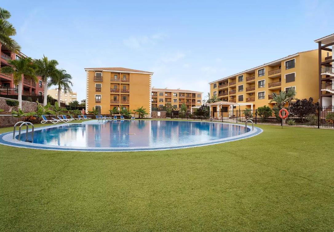 Be Happy 77 Apartment Arona  Bagian luar foto