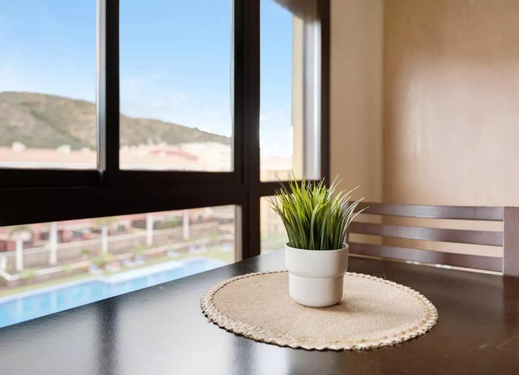 Be Happy 77 Apartment Arona  Bagian luar foto