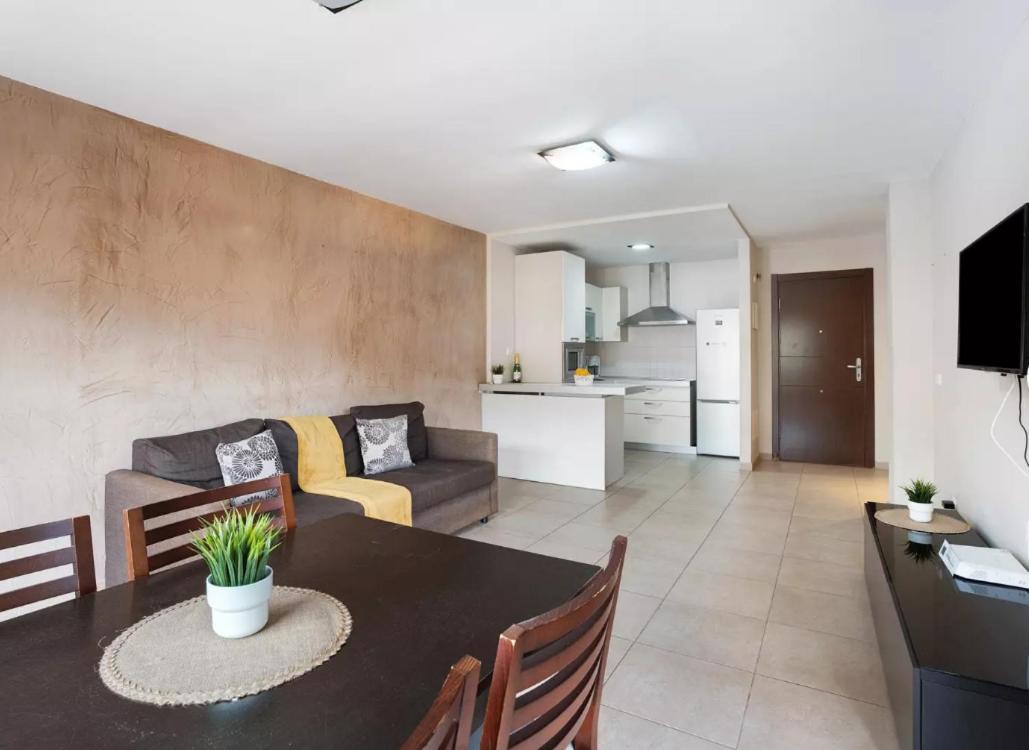 Be Happy 77 Apartment Arona  Bagian luar foto