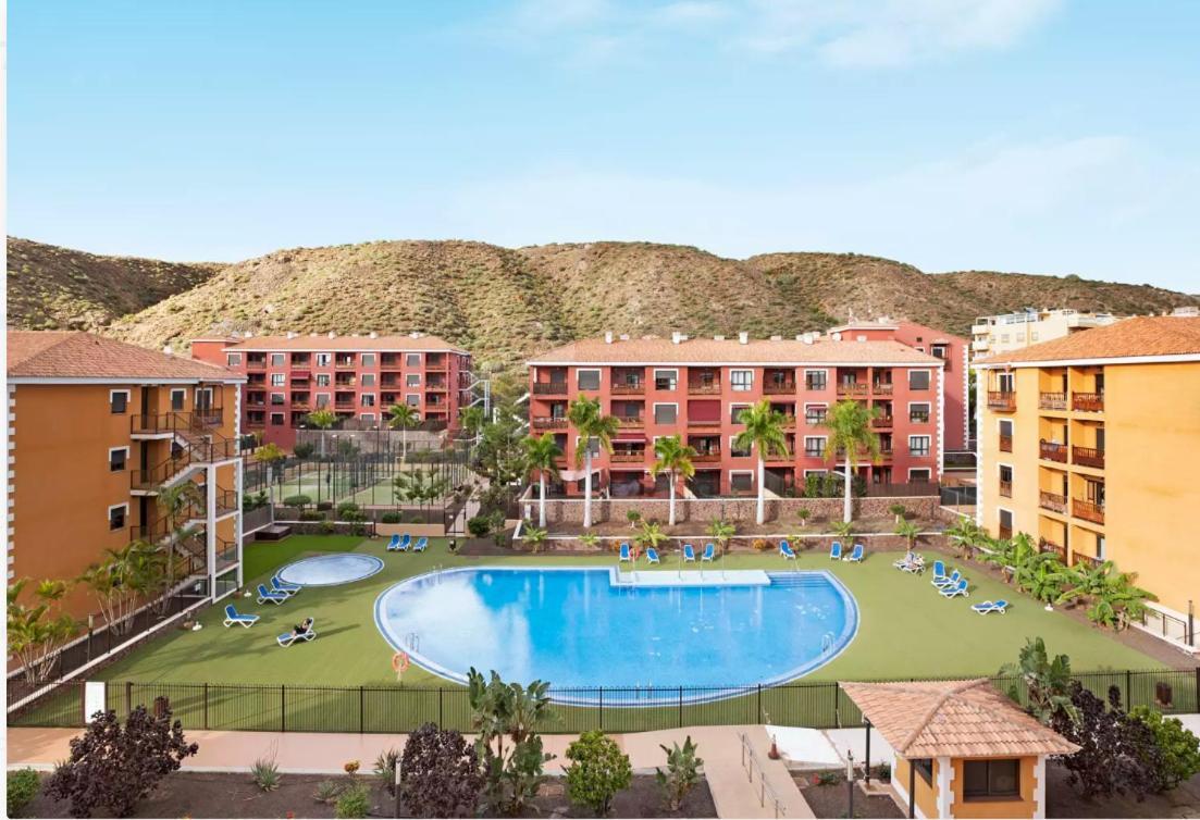 Be Happy 77 Apartment Arona  Bagian luar foto