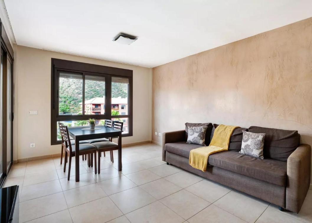 Be Happy 77 Apartment Arona  Bagian luar foto
