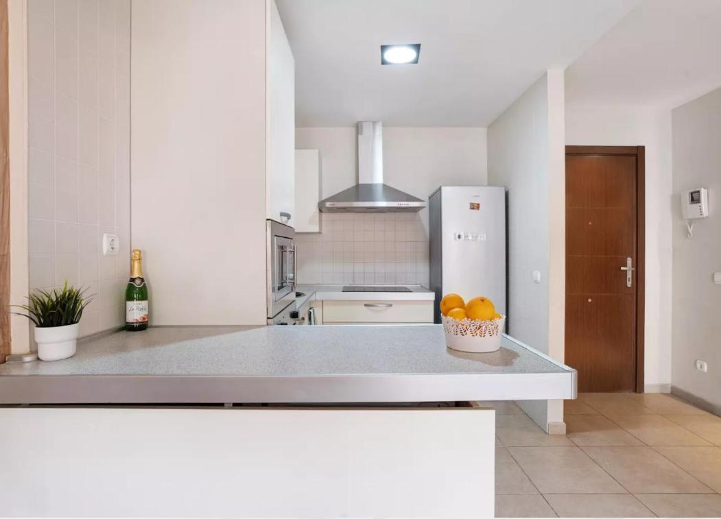 Be Happy 77 Apartment Arona  Bagian luar foto