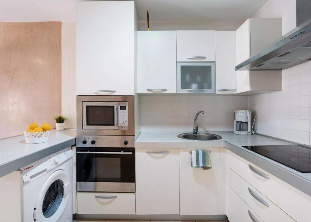 Be Happy 77 Apartment Arona  Bagian luar foto