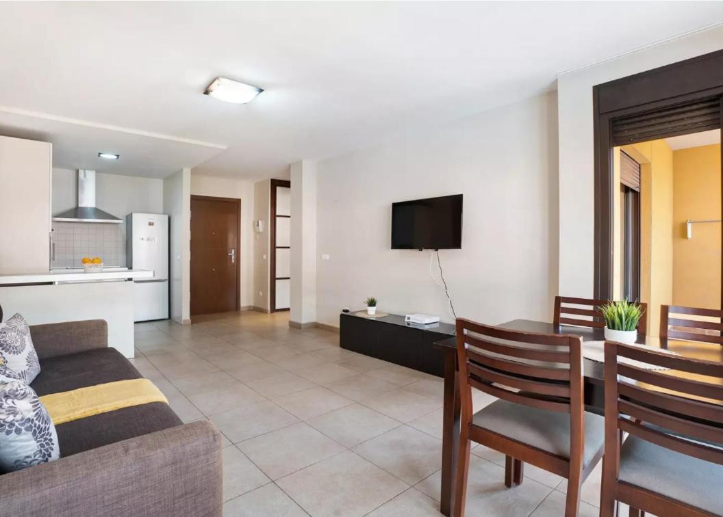 Be Happy 77 Apartment Arona  Bagian luar foto