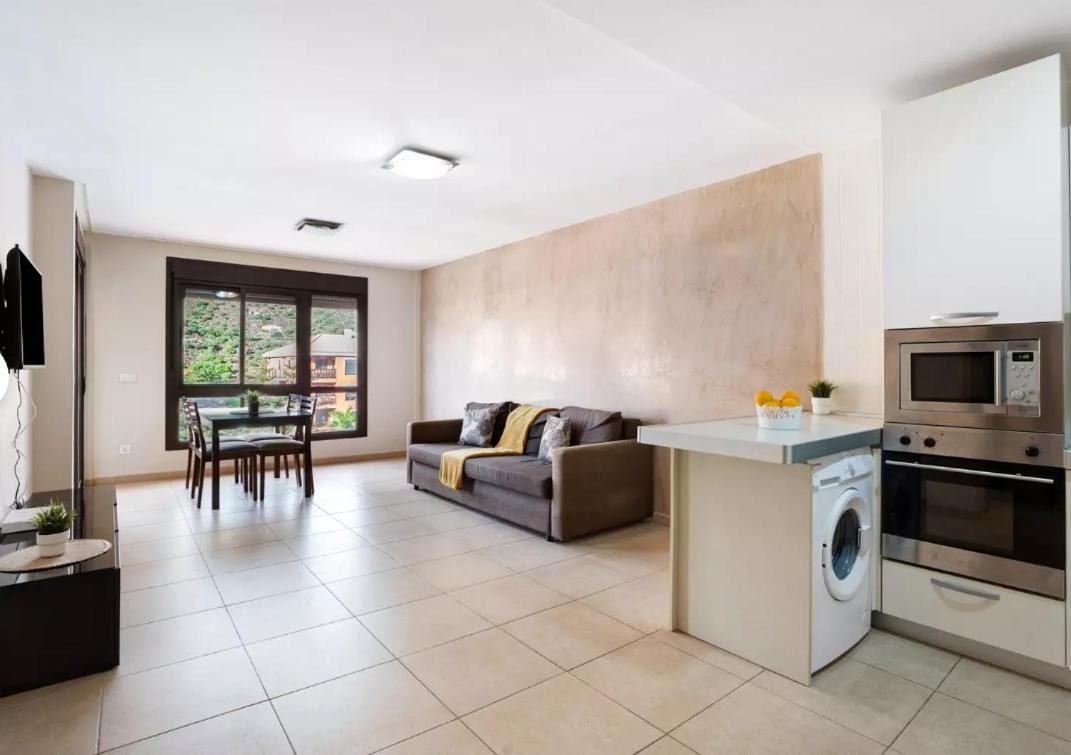 Be Happy 77 Apartment Arona  Bagian luar foto